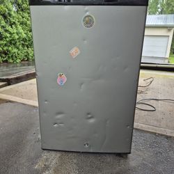 Frigidaire Compact Fridge 