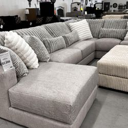 Brand New Contemporary Ultra Comfy Reversible Sectional Couch With Chaise 