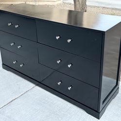 Dresser*6 Drawers * FREE LOCAL DELIVERY 