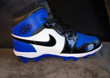 Air Jordan mid cleats new