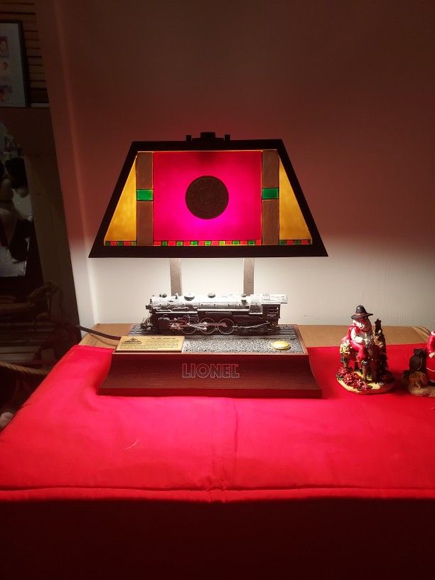 LIONEL TRAIN LAMP PLUS  SANTAS MAKES GREAT CHRISTMAS GIFT 