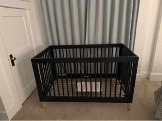 Delta Children Jordan 4-in-1 Crib - Midnight Gray