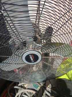 Lasco industrial fan 30 in
