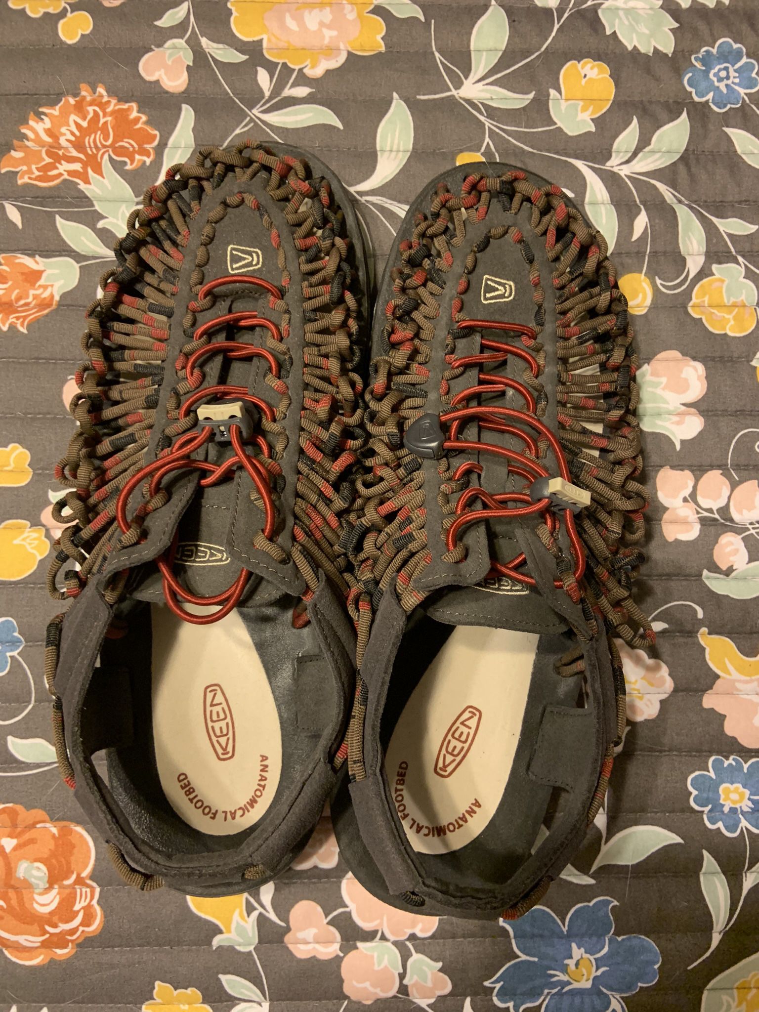 New  Mens Keen Uneek Bungee Cord Shoes Size 10 1/2ii