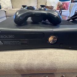 Xbox 360 with Controller, Kinect and Games