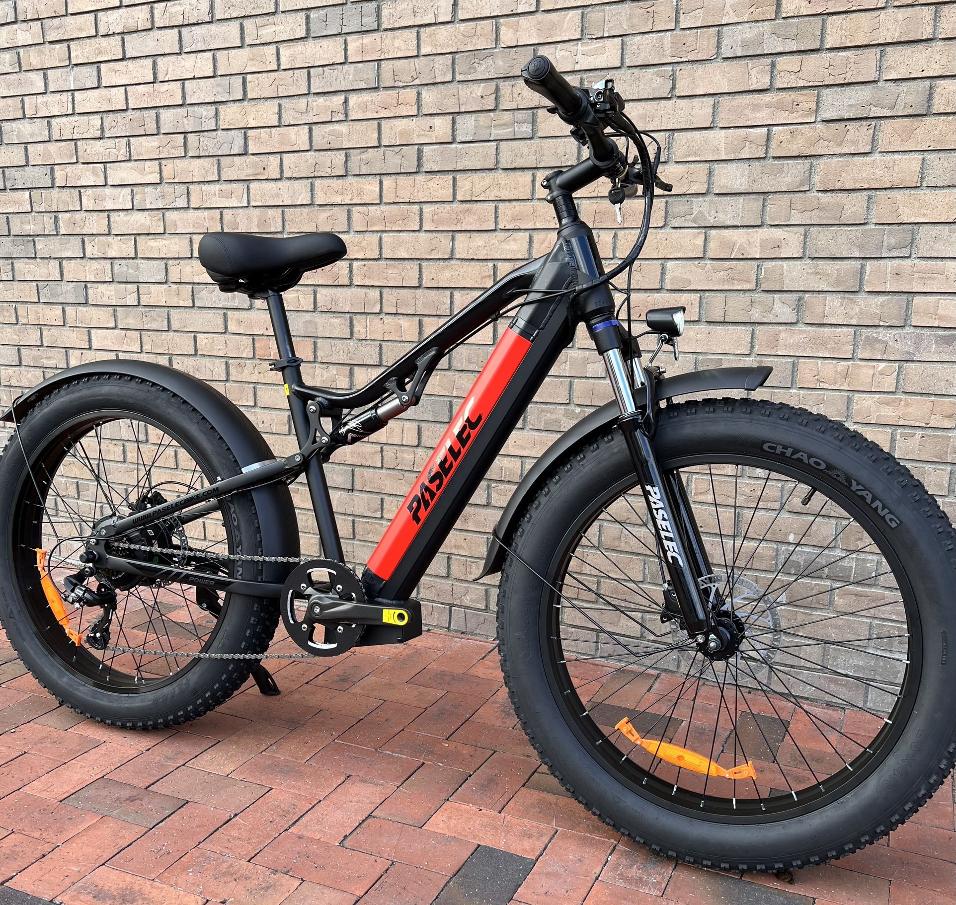 900/750 Watt Electric Fat Tire Mountain Bike (26x4.0), 30mph, 40 Mile Distance-Red Or Black