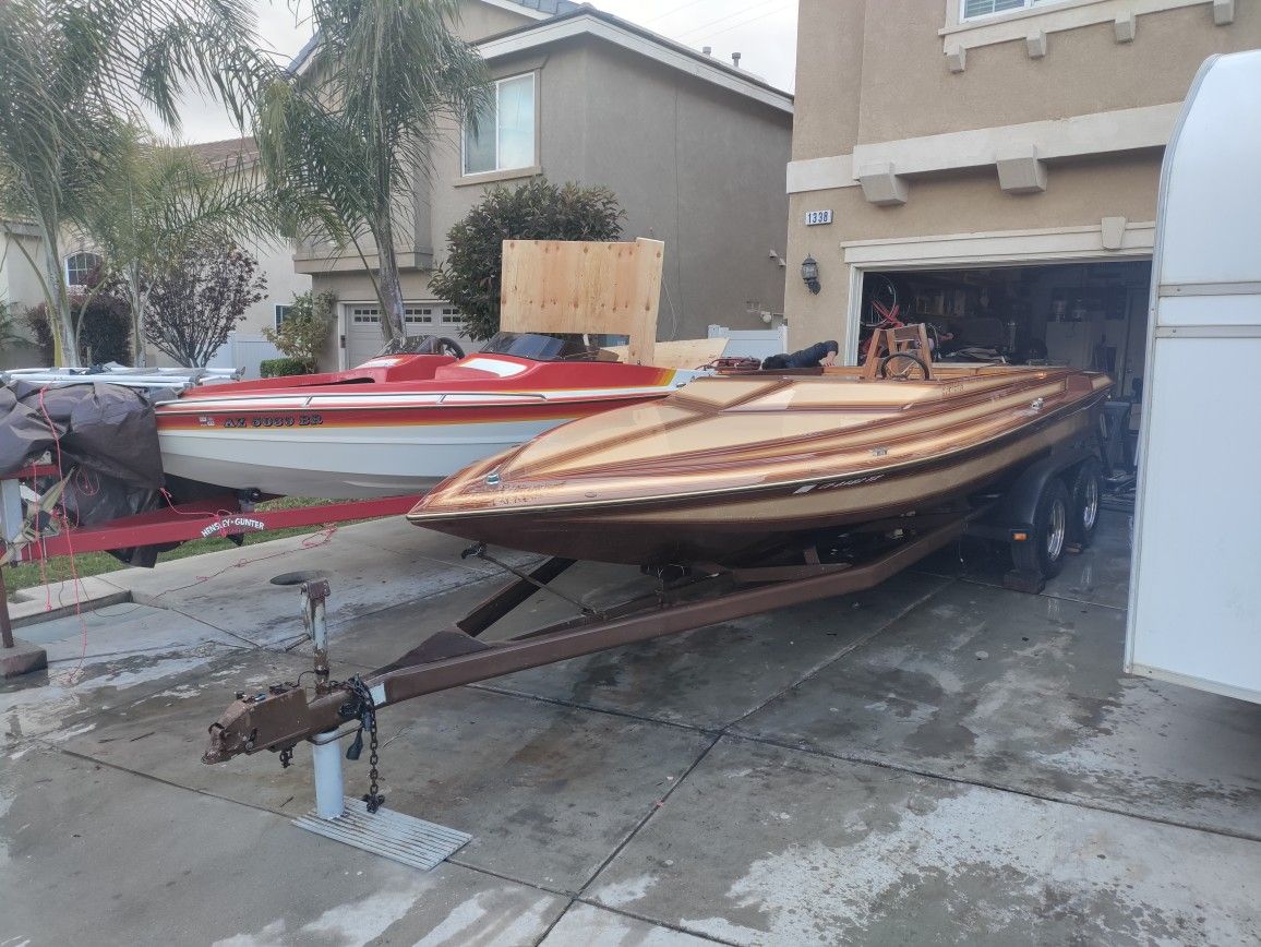 We Do Upholstery Work In Car's Boat's Furniture And RV