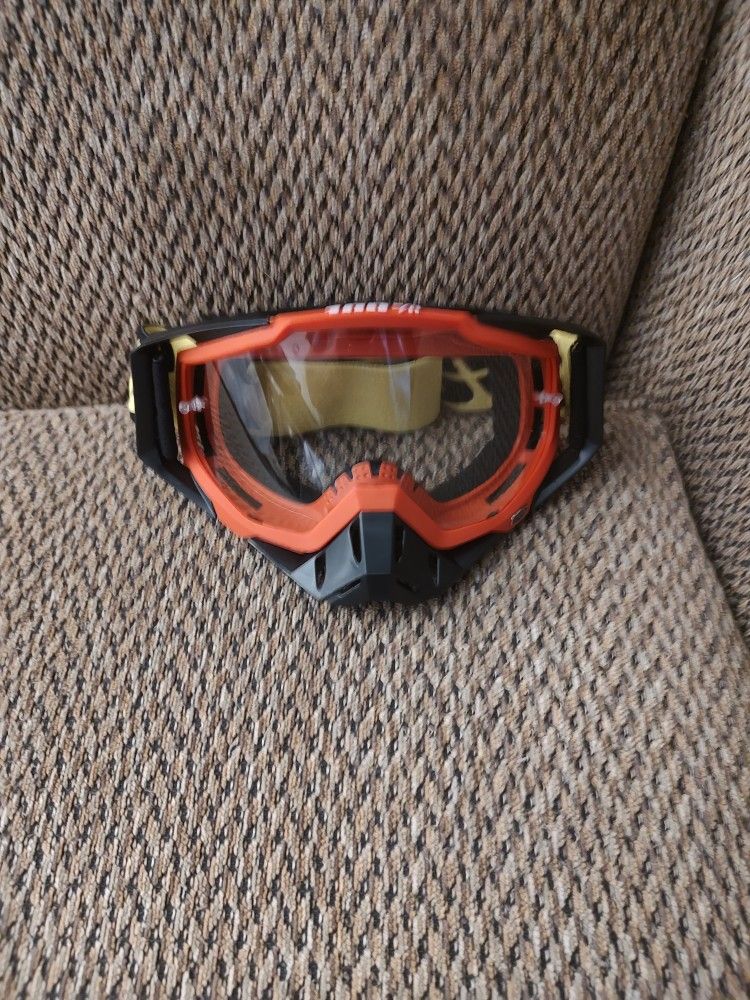 100% GOGGLES.  CLEAR LENS.  ADJUSTABLE STRAP.  NEW.  PICKUP ONLY 