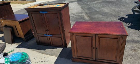 Free armoire, 2 diffent ones
