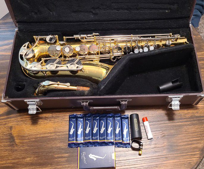 Yamaha YAS-23 Alto Saxophone W/ Case