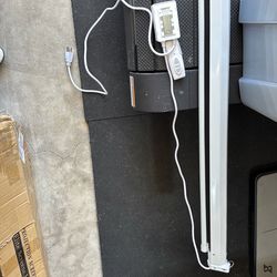 Electric projector screen