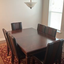 Dining room Table And Chairs 