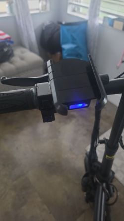 Electric Scooter Handlebar with Phone Mount