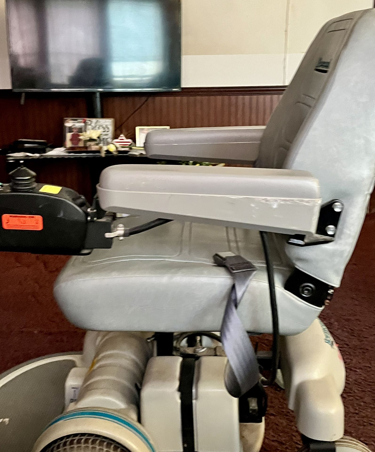 Hover round Wheelchair Great Shape Dual Batteries Battery Charger Included