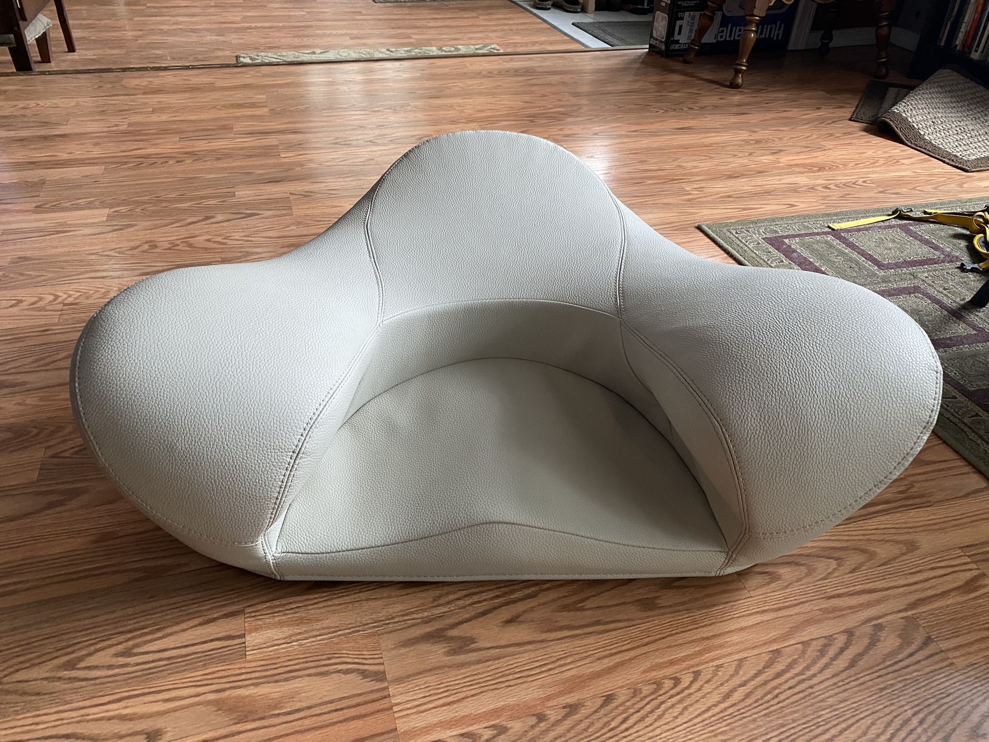 Alexia Meditation Seat
