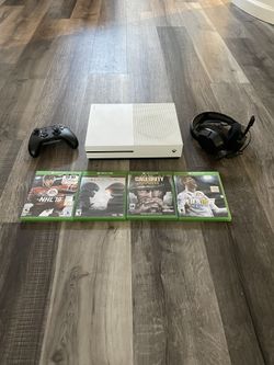 Xbox 1 +games & headset