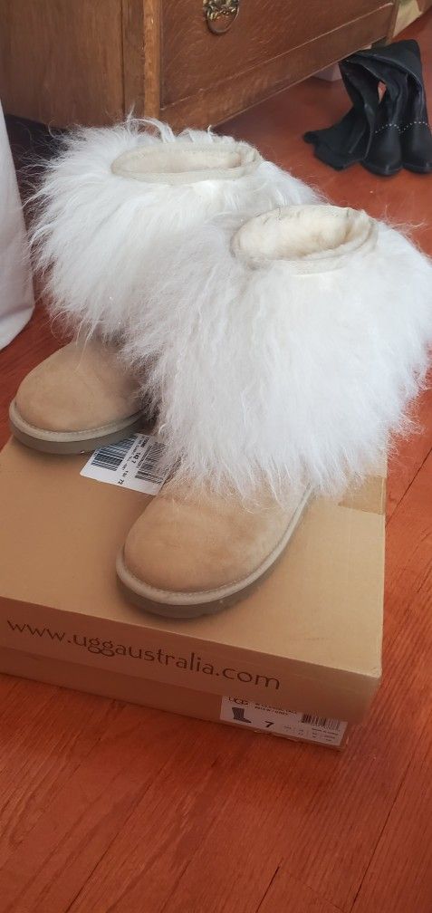 UGG BOOTS