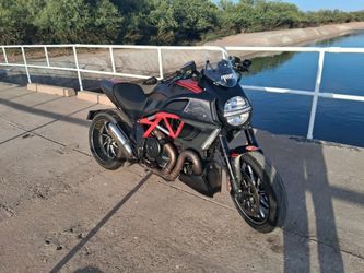 2011 Ducati  Diavel Carbon Red