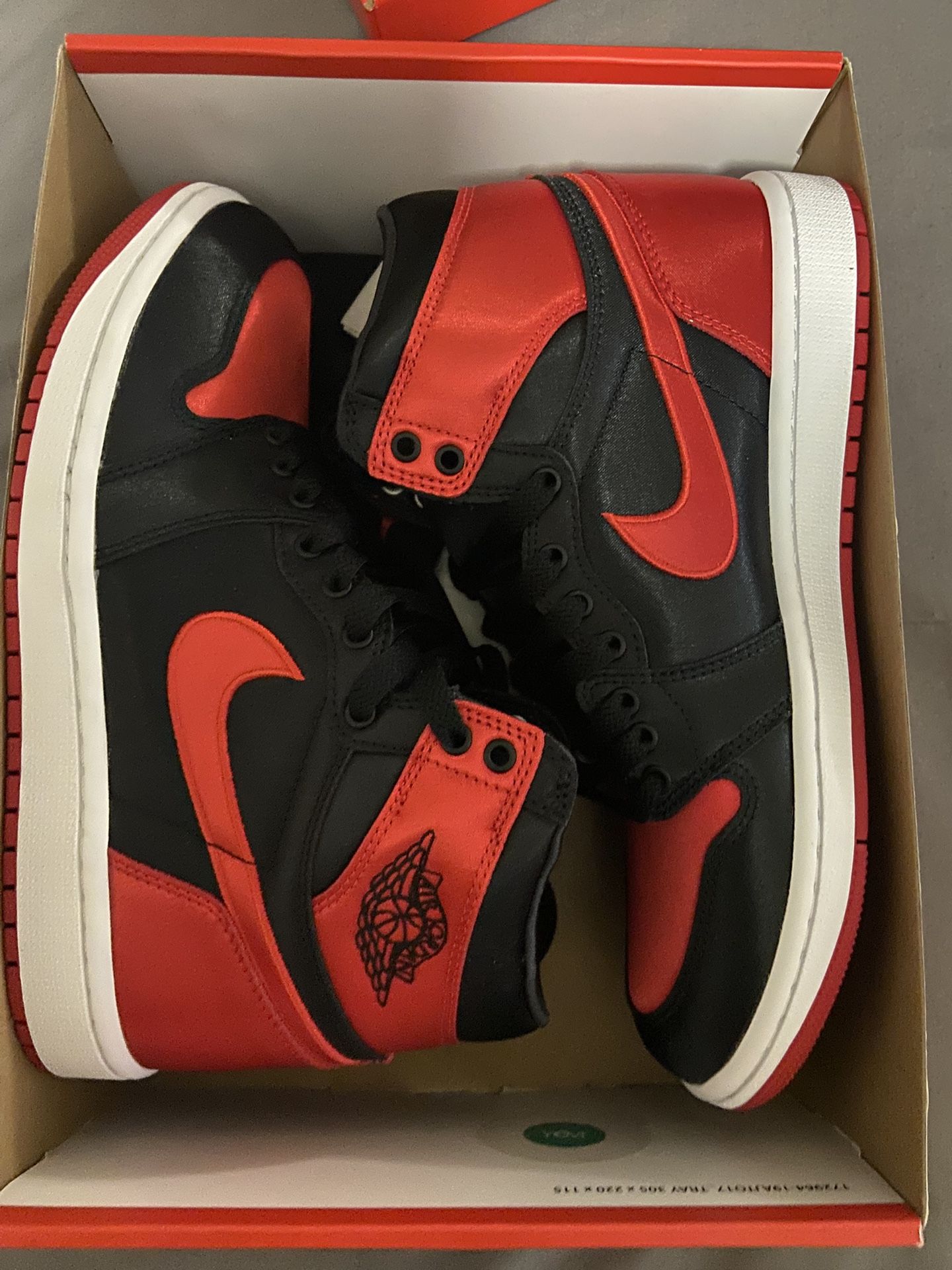 Woman’s 8.5 Jordan 1