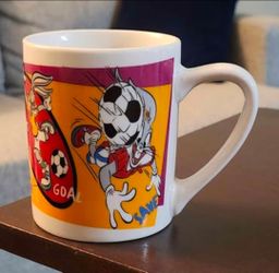 Looney Tunes Bugs Bunny Soccer Mug Gibson Ceramic Cup Vintage 2002