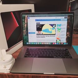 15" MacBook Pro Laptop. Core i9, 1TB Storage, 32gb Ram, Radeon Pro, 18