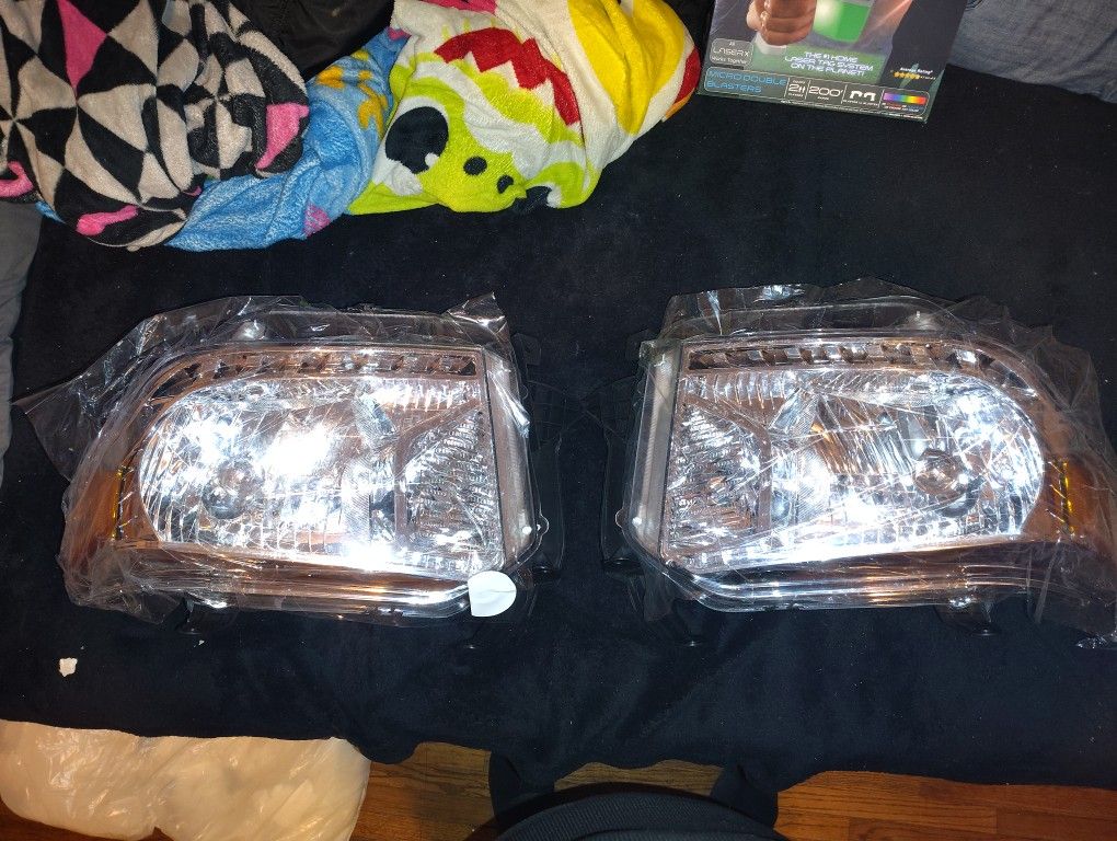 OEM TYC Headlight Assembly Left Halogen for 14-17 Toyota Tundra 20-9500-00-9