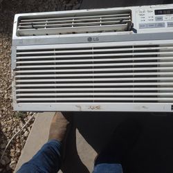 LG 8000 BTU AIR CONDITIONER