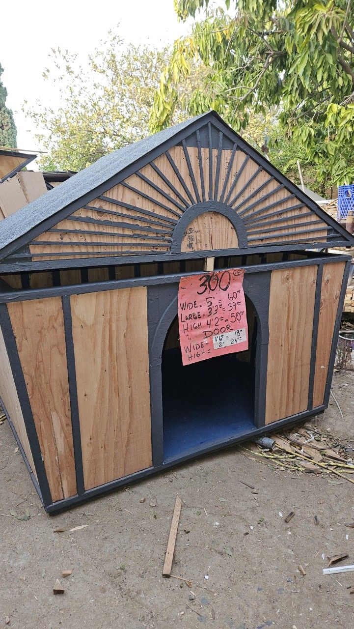 Large Dog House (Ready To Go)