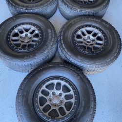 Jeep Wrangler Rubicon 392 xr beadlock 5 oem wheels 315/70r17