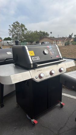 Weber genesis E-315 3 burners bbq grill