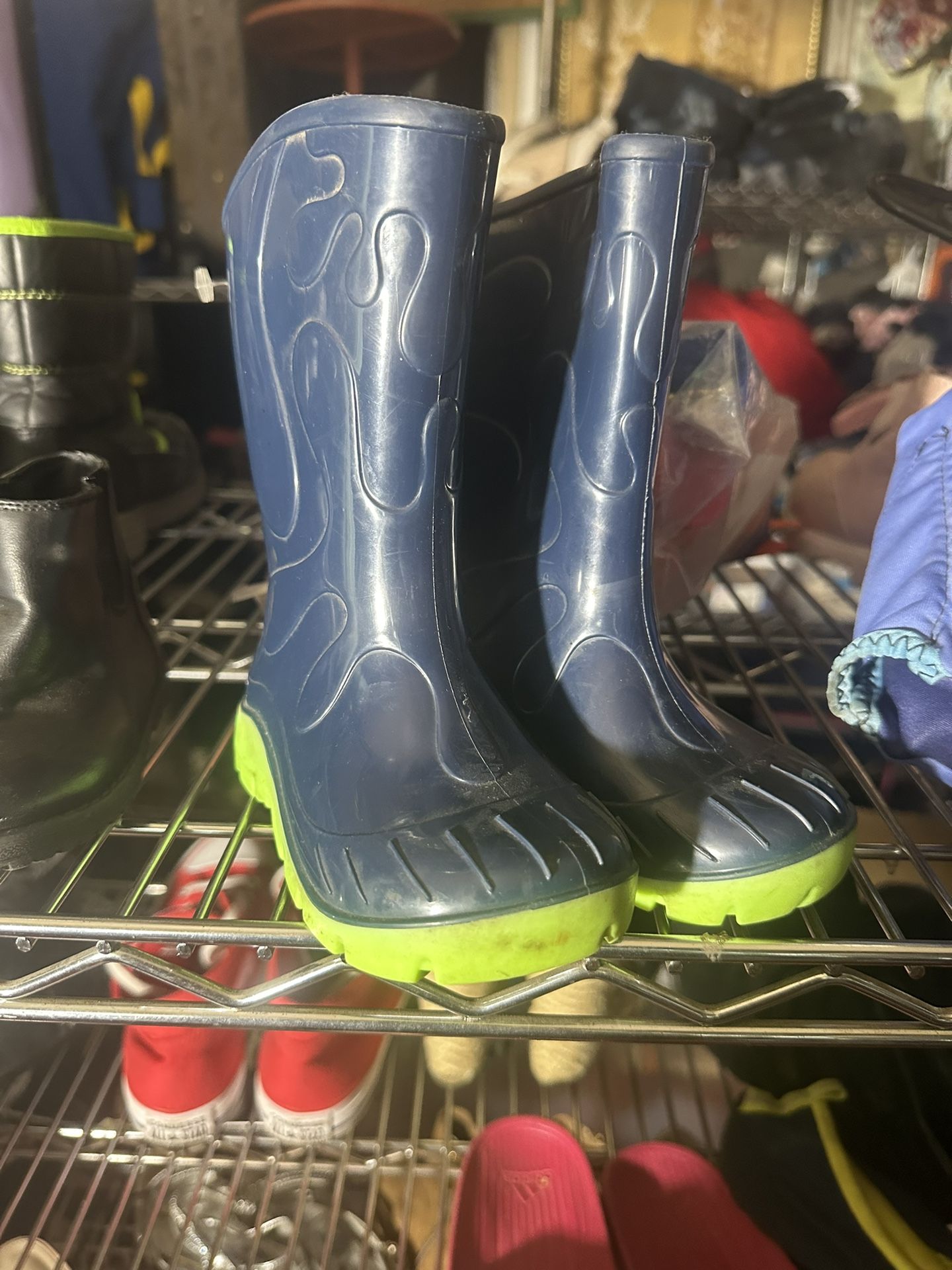 Kids rain boots 6 1/2 five dollars