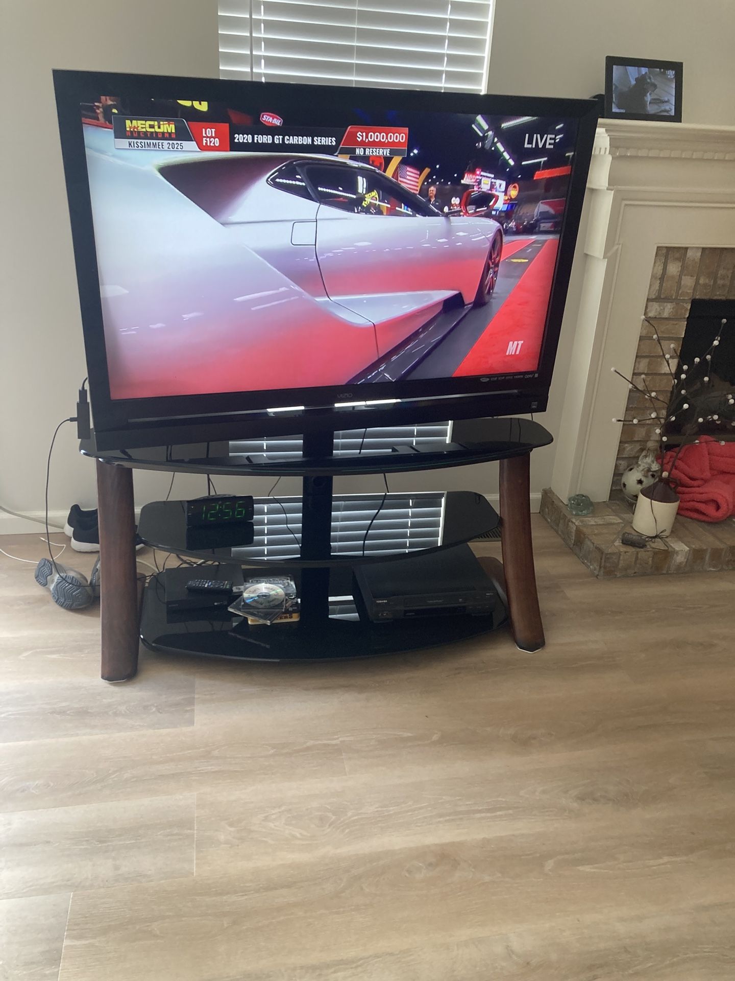 55” Vizio Tv With Swivel Stand