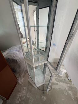 Corner cabinet