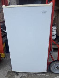 MINI FRIDGE $40
