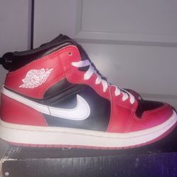 Acceptably Refurbished Jordan 1 Mids (Read Description)