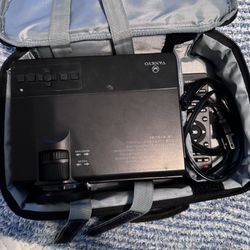 1080P Projector with travel case