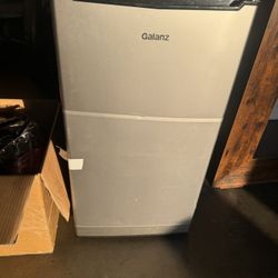 3.2 cu ft Mini Refrigerator with Freezer; Single Door Miniature Refrigerator, Adjustable Thermostat, Mini Fridge for Bedroom, Office, Dormitory