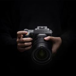 Hasselblad X2D II 100C Medium Format Mirrorless Camera + Hasselblad XCD 35-100mm f/2.8-4 E Lens