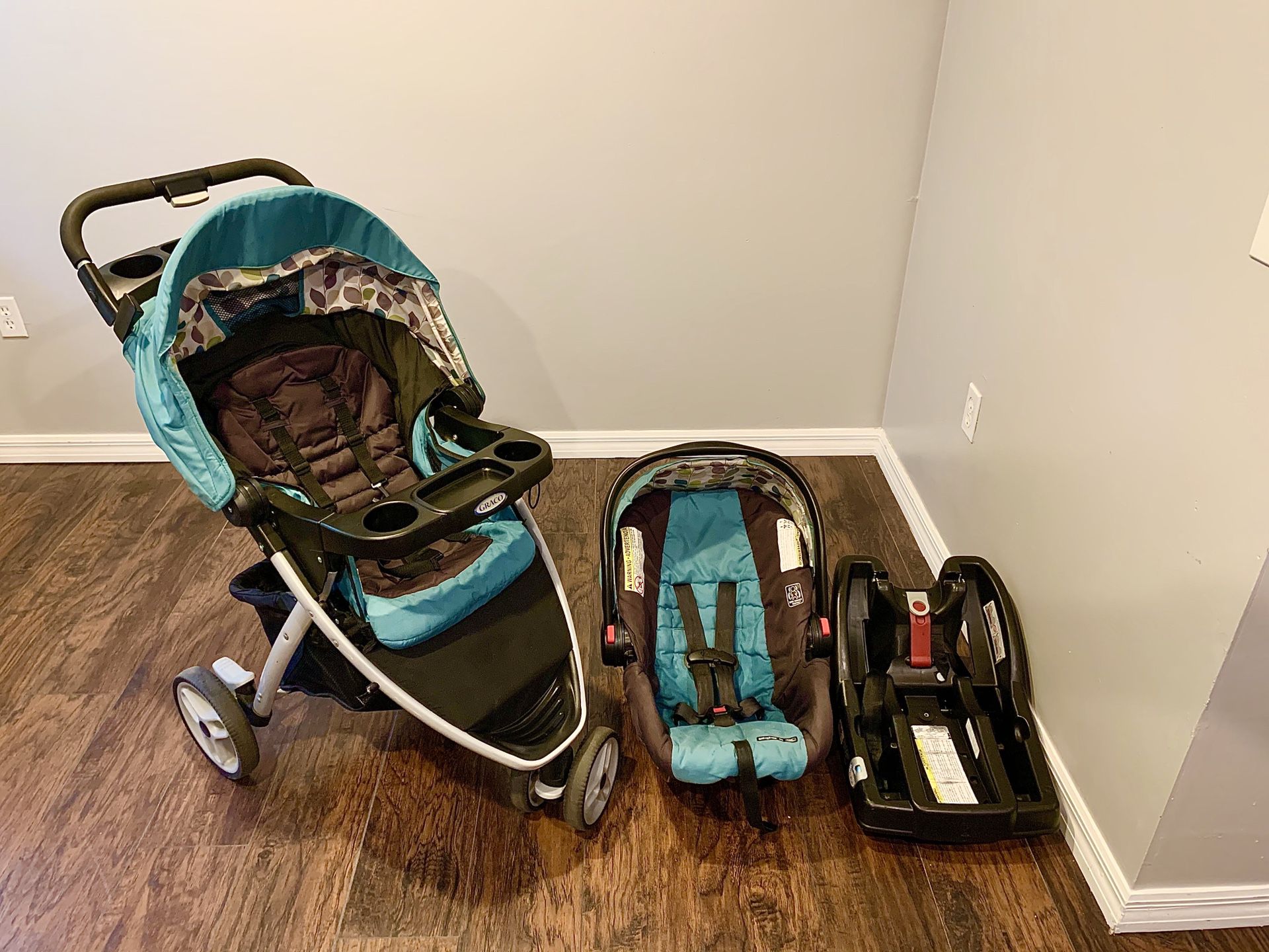 Graco Snugride 30 click connect car seat, base, and stroller
