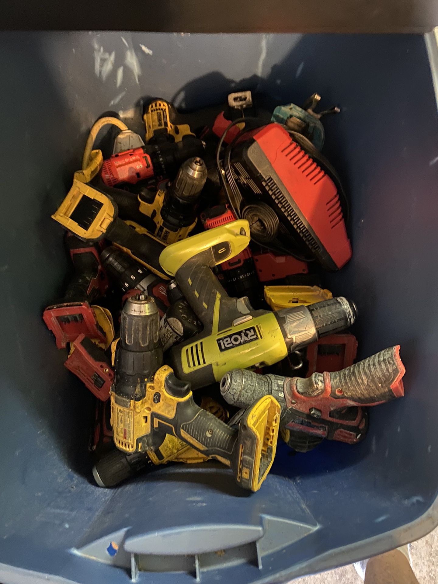 Top of mixed drills Dewalt Milwaukee and others