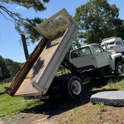 1993 Ford B700
