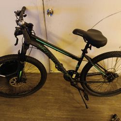 Schwinn Sidewinder Mountain Bike 100