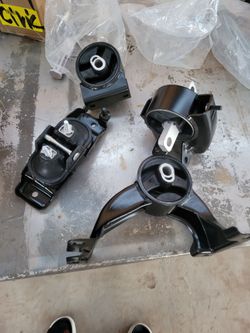 2011----2016 Chrysler Town & country 3..6 motor and transmission mount set