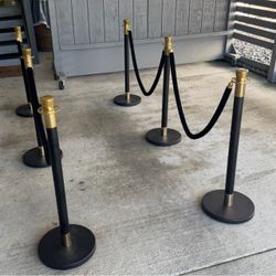 Event stanchions with velvet ropes