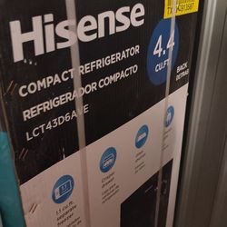 Hisense Compact Refrigerator 4.4