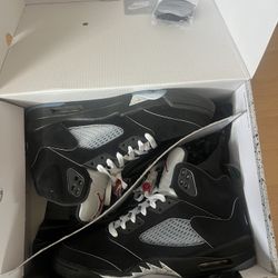 Jordan 5 Black Metallic Reimagined (11)