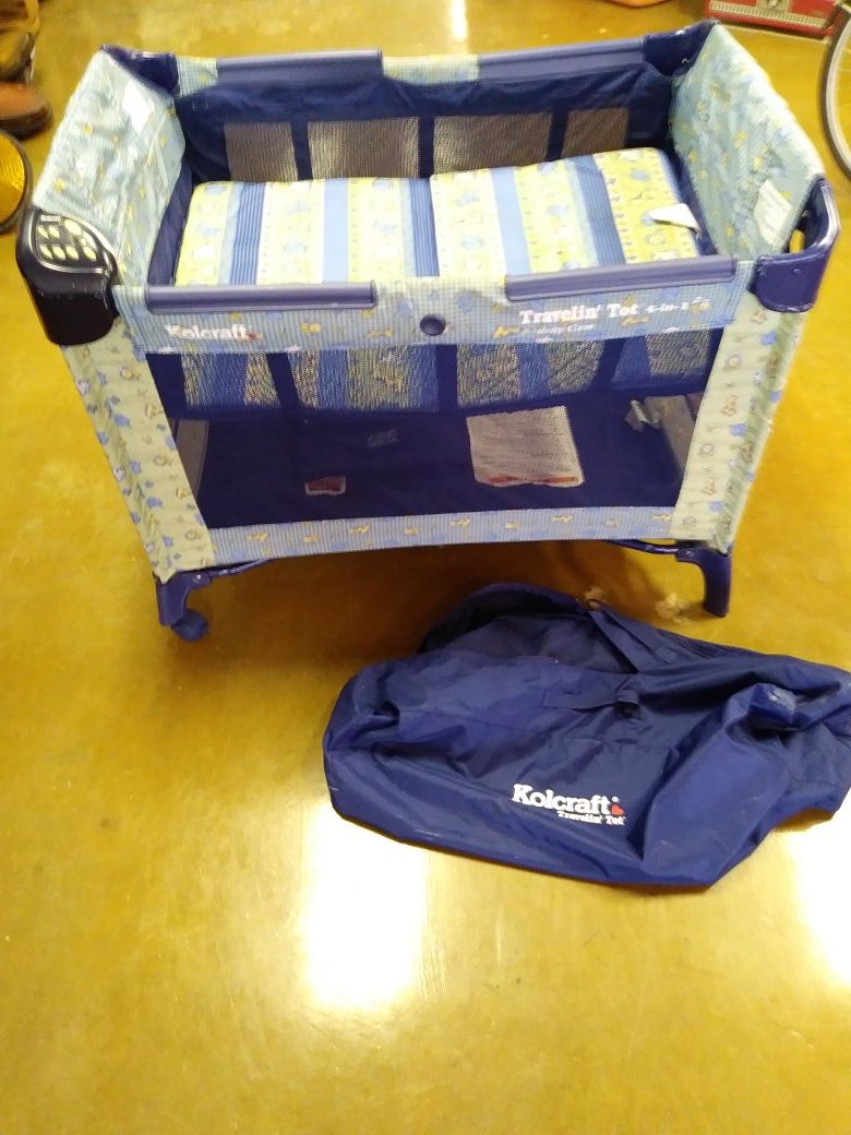 Kolcraft travelin tot 4 in 1 portable crib with bassinet