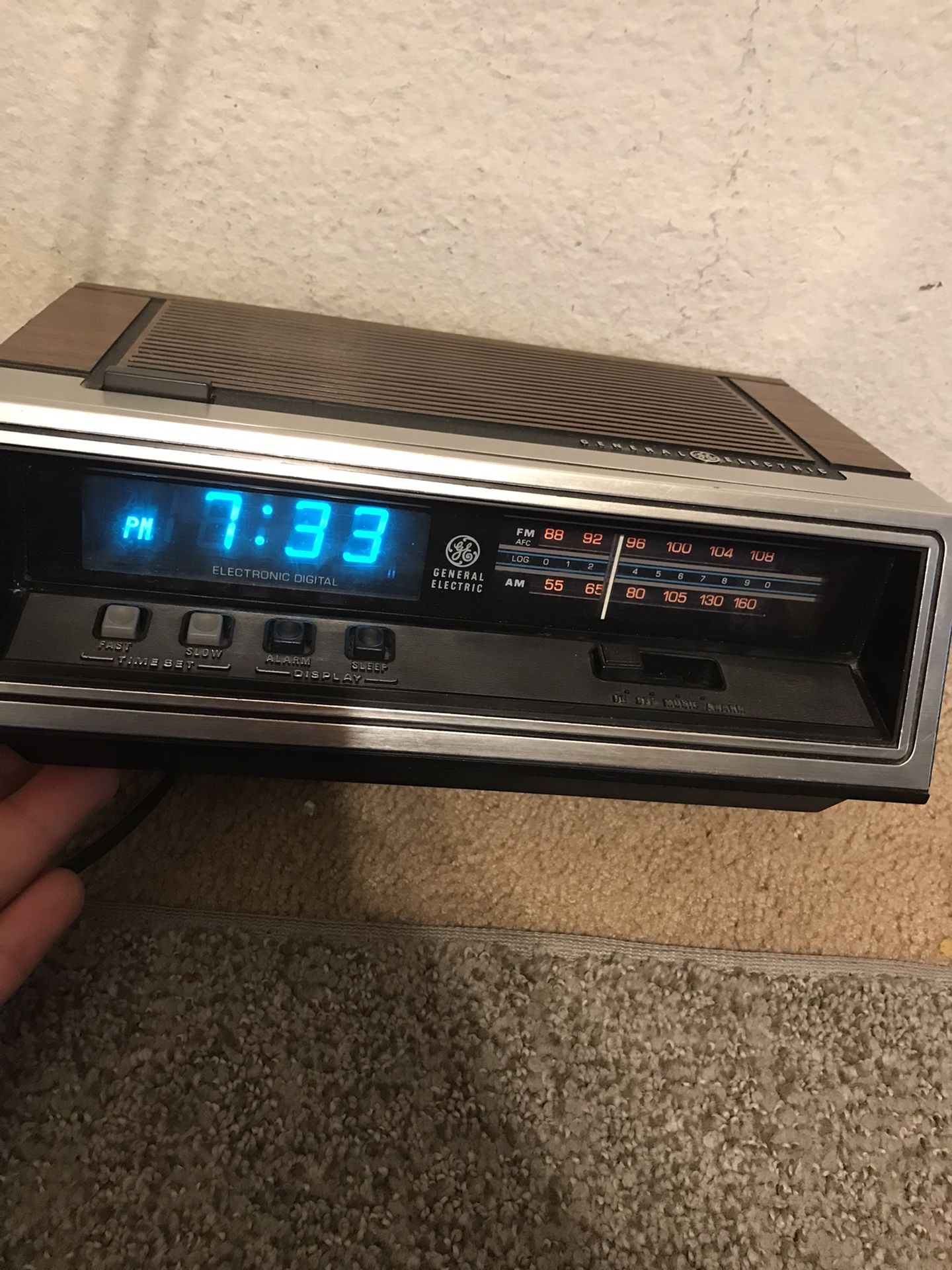 Vintage GE 7-4651B Alarm Clock AM / FM Radio Green FLUORESCENT Display