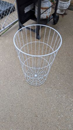 White Metal Wire Waste Basket