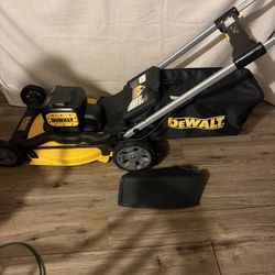  DEWALT 2x20V MAX 21 in. Cordless Battery Powered Push Lawn Mower Kit with (2) 10 Ah Batteries and Chargers